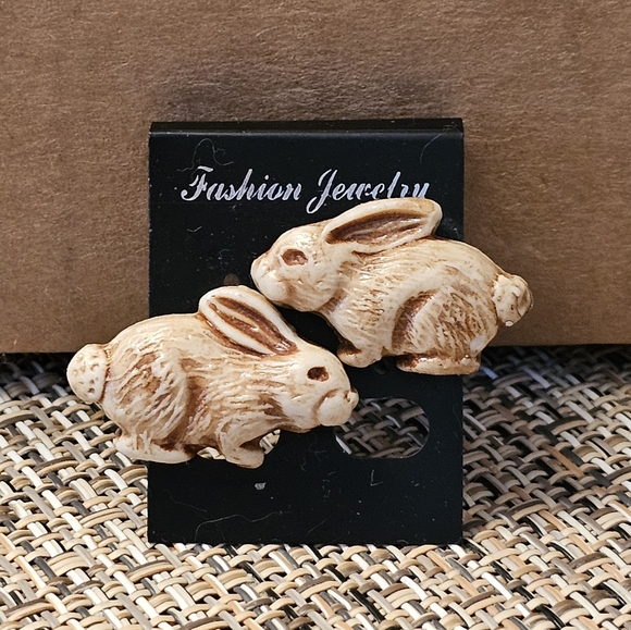Bunny Rabbit Post Earrings NWOT - Picture 1 of 2